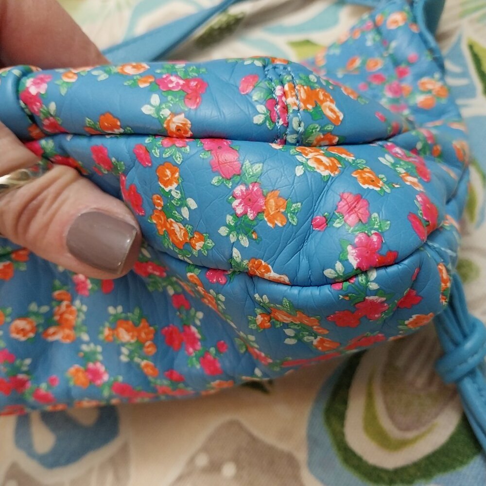 3359 Small Bueno Crossbody in Teal Blue Print. - Picture 8 of 10